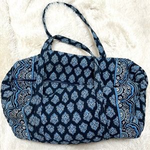 Vera Bradley quilted Blue paisley duffle bag